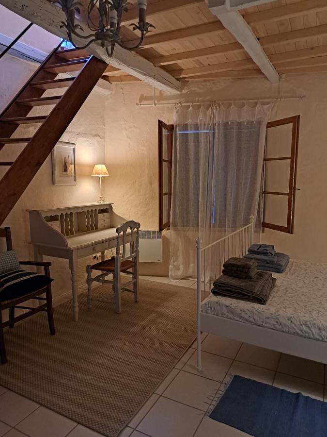 La Maison De Gisele Bed & Breakfast Saint-Victor-des-Oules ภายนอก รูปภาพ