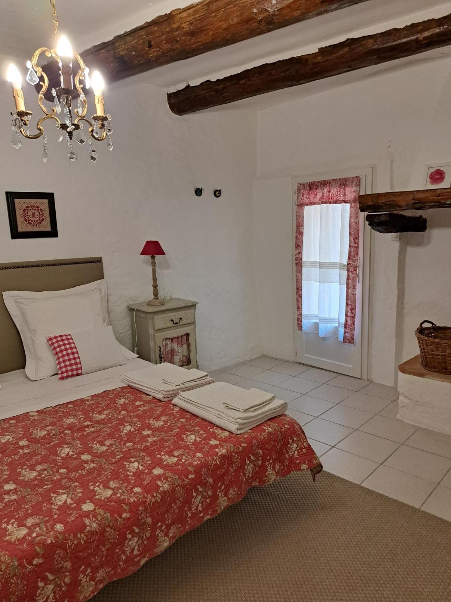 La Maison De Gisele Bed & Breakfast Saint-Victor-des-Oules ภายนอก รูปภาพ