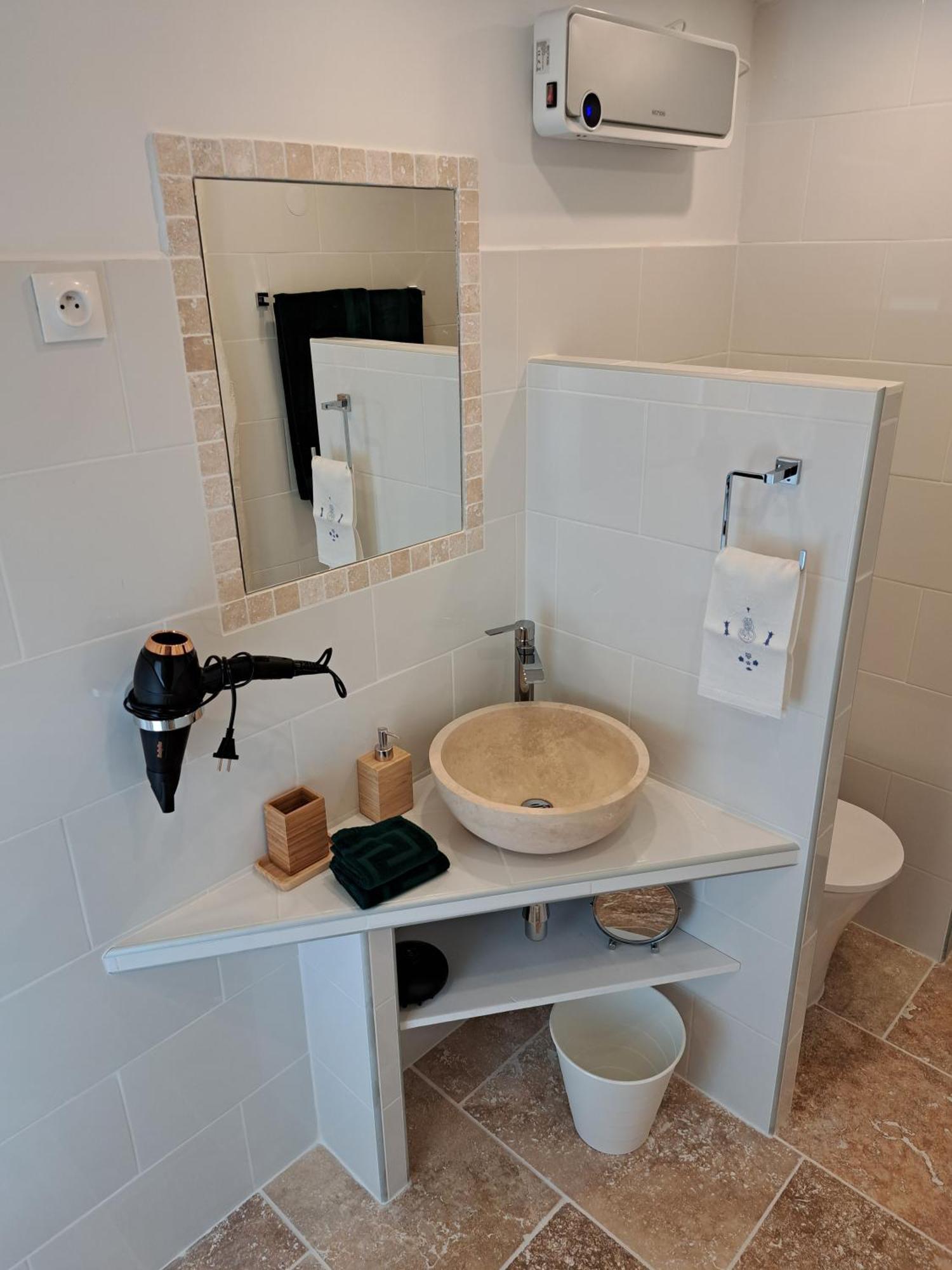 La Maison De Gisele Bed & Breakfast Saint-Victor-des-Oules ภายนอก รูปภาพ
